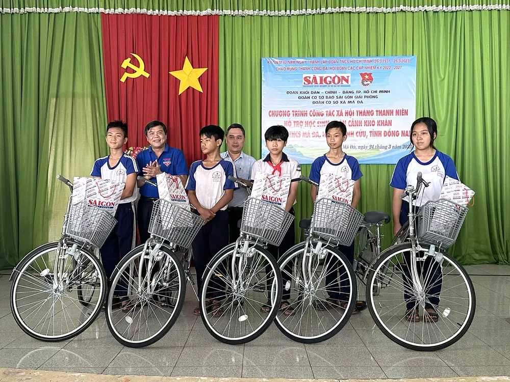 Đoàn cơ sở Báo SGGP tặng xe đạp cho học sinh Trường THCS Mã Đà, huyện Vĩnh Cửu, tỉnh Đồng Nai trong Tháng Thanh niên năm 2023 Đoàn cơ sở Báo SGGP tặng xe đạp cho học sinh Trường THCS Mã Đà, huyện Vĩnh Cửu, tỉnh Đồng Nai trong Tháng Thanh niên năm 2023
