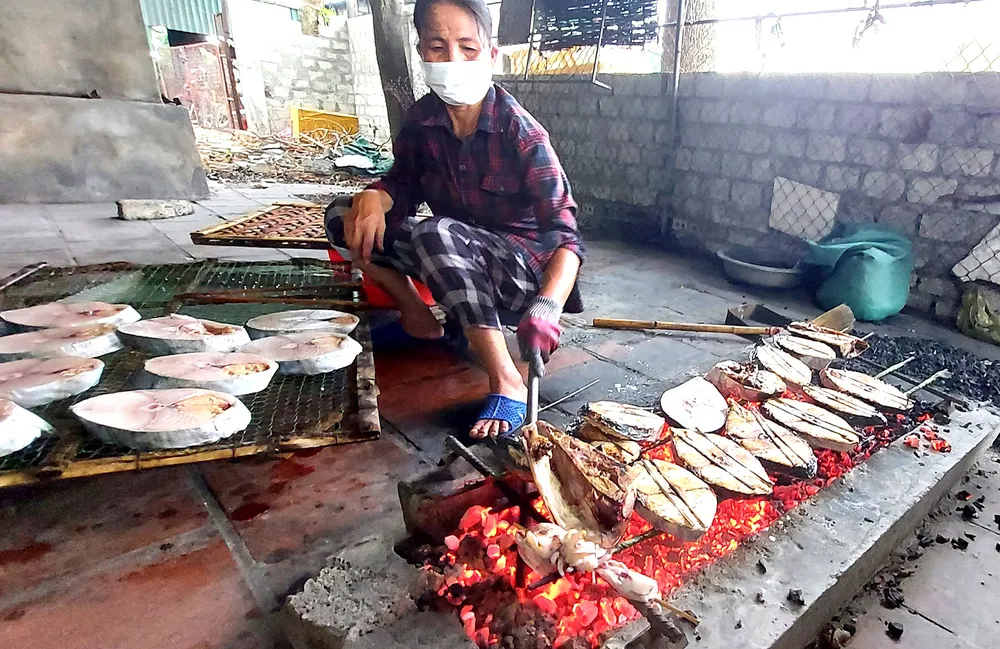 Cá thu nướng là sản phẩm nổi tiếng của thị xã Cửa Lò Cá thu nướng là sản phẩm nổi tiếng của thị xã Cửa Lò