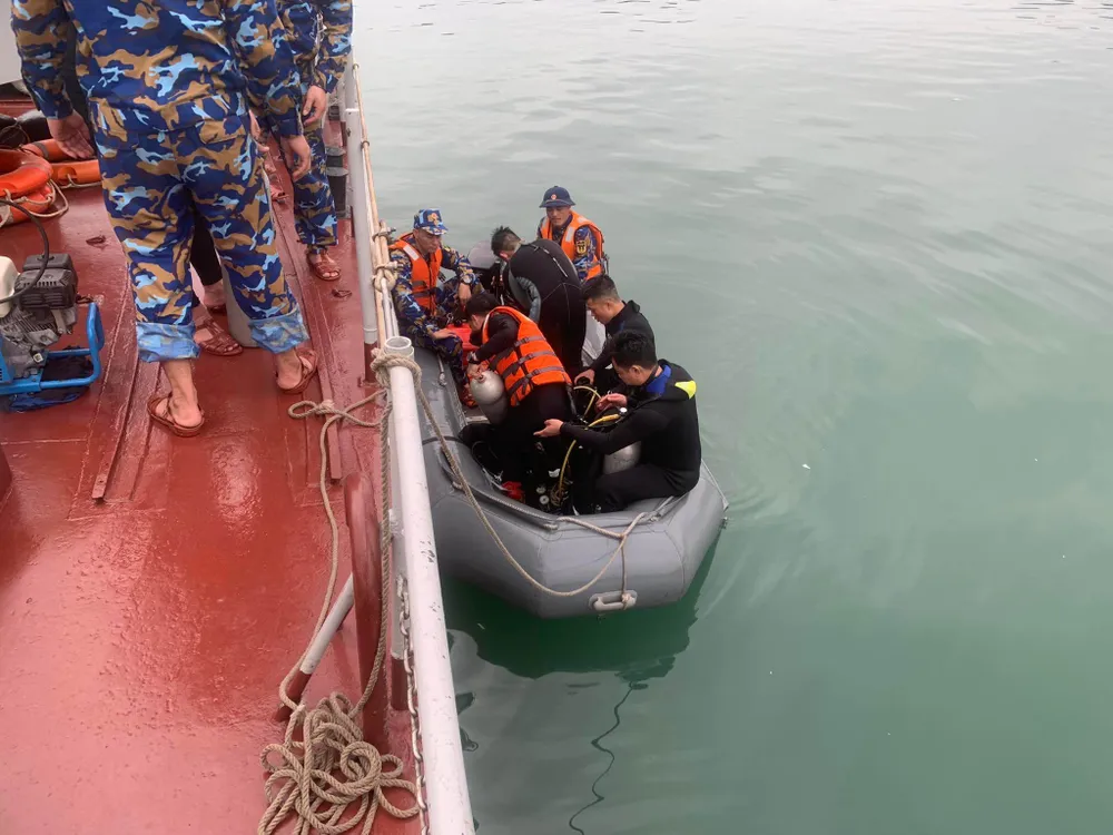 tham gia cứu nạn máy bay Bell 505. Ảnh: QUANG NINH