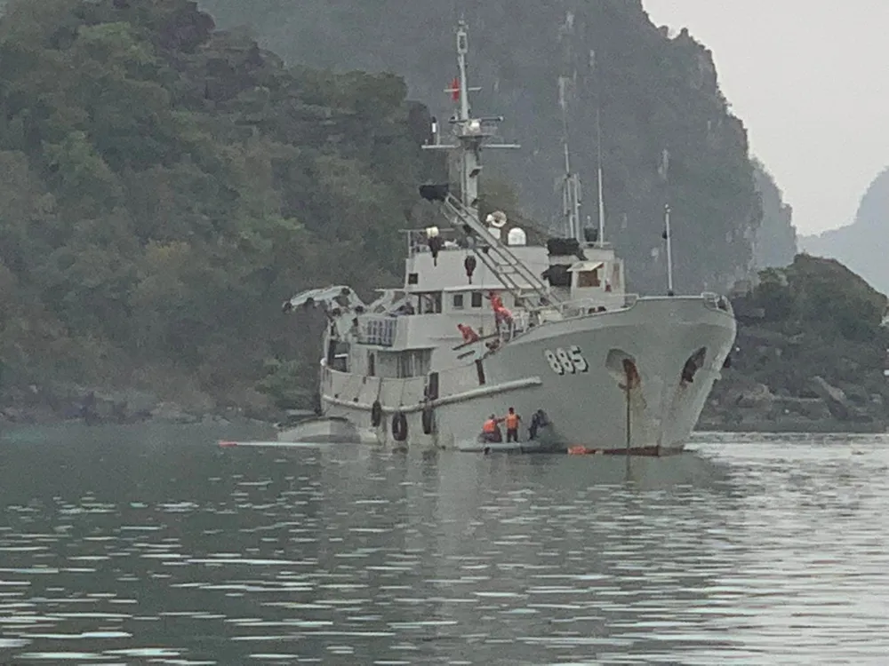 Quân chủng đang tập trung tối đa lực lượng, phương tiện để triển khai các hoạt động tìm kiếm, cứu nạn máy bay Bell 505 số hiệu VN - 8650 của Binh đoàn 18. Ảnh: QUANG NINH