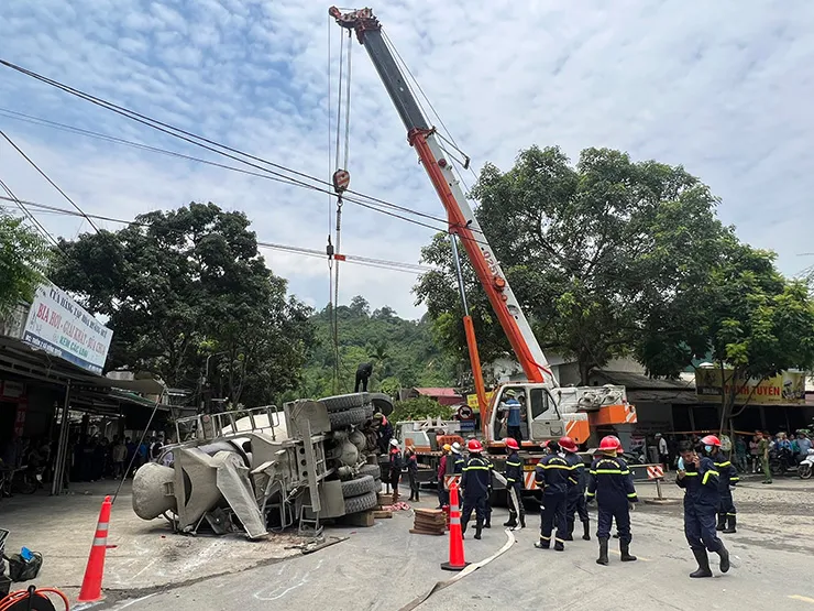 Hiện trường vụ tai nạn thương tâm