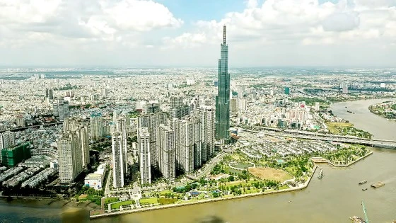 Theo khảo sát của VCCI tiến hành cuối năm 2022, 5 lĩnh vực đang khiến doanh nghiệp mệt mỏi nhất là thuế/phí, đất đai/giải phóng mặt bằng, bảo hiểm xã hội, PCCC và xây dựng. Ảnh: VIỆT DŨNG