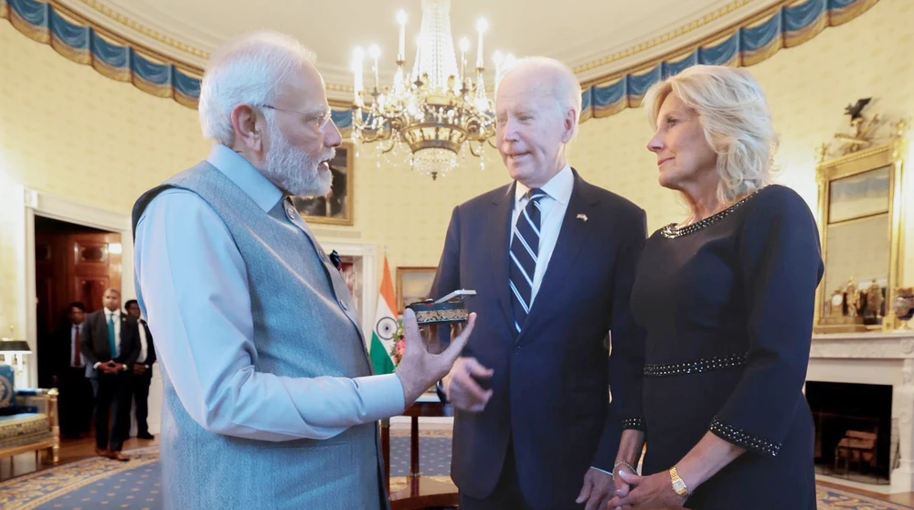 Tổng thống Mỹ Joe Biden và phu nhân (phải) tiếp Thủ tướng Ấn Độ Narendra Modi tại Nhà Trắng