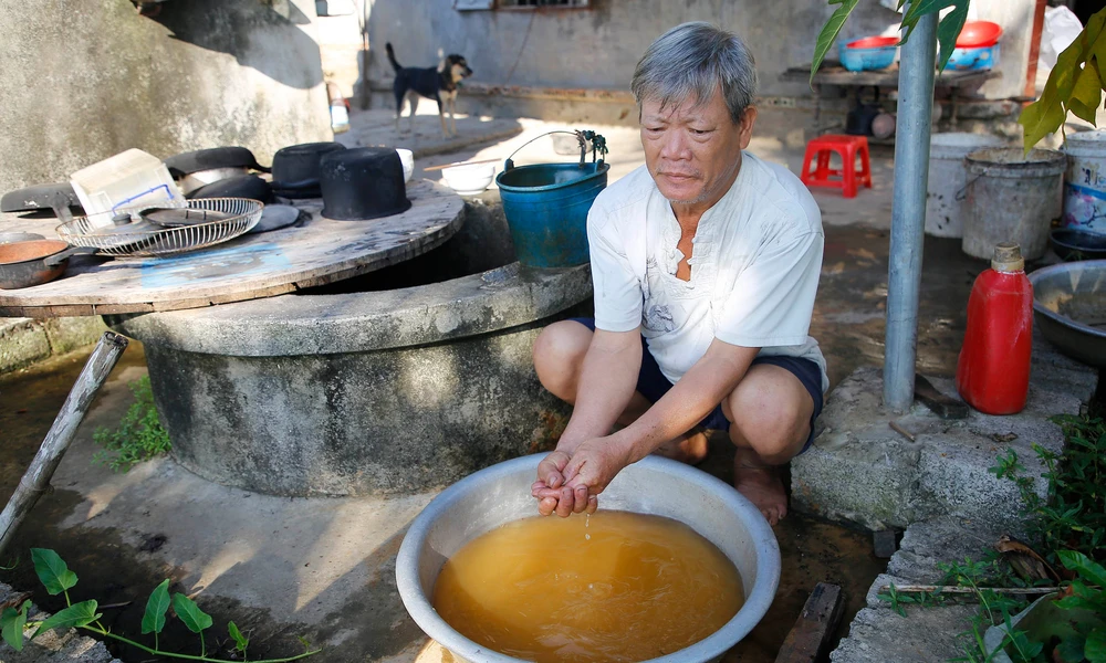 Nhiều hộ dân ở xã Tượng Lĩnh (huyện Nông Cống, tỉnh Thanh Hóa) thiếu nước sạch sinh hoạt