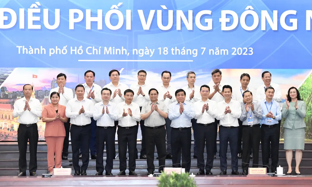 Ra mắt Hội đồng điều phối vùng. Ảnh: VIỆT DŨNG