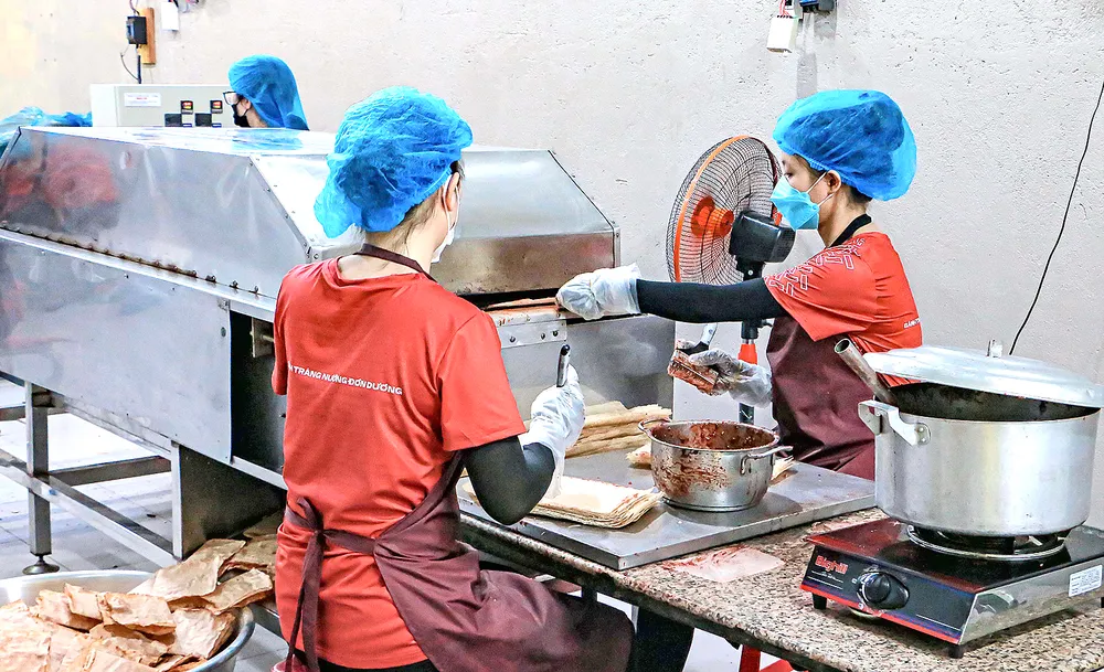 Đầu tư máy móc làm bánh để tăng năng suất Đầu tư máy móc làm bánh để tăng năng suất