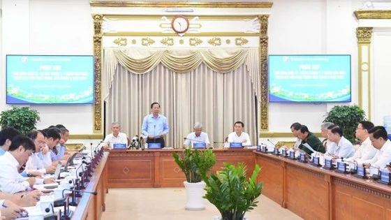 Phiên họp về tình hình kinh tế - xã hội tháng 7, 7 tháng đầu năm và nhiệm vụ, giải pháp trọng tâm tháng 8. Ảnh: VIỆT DŨNG