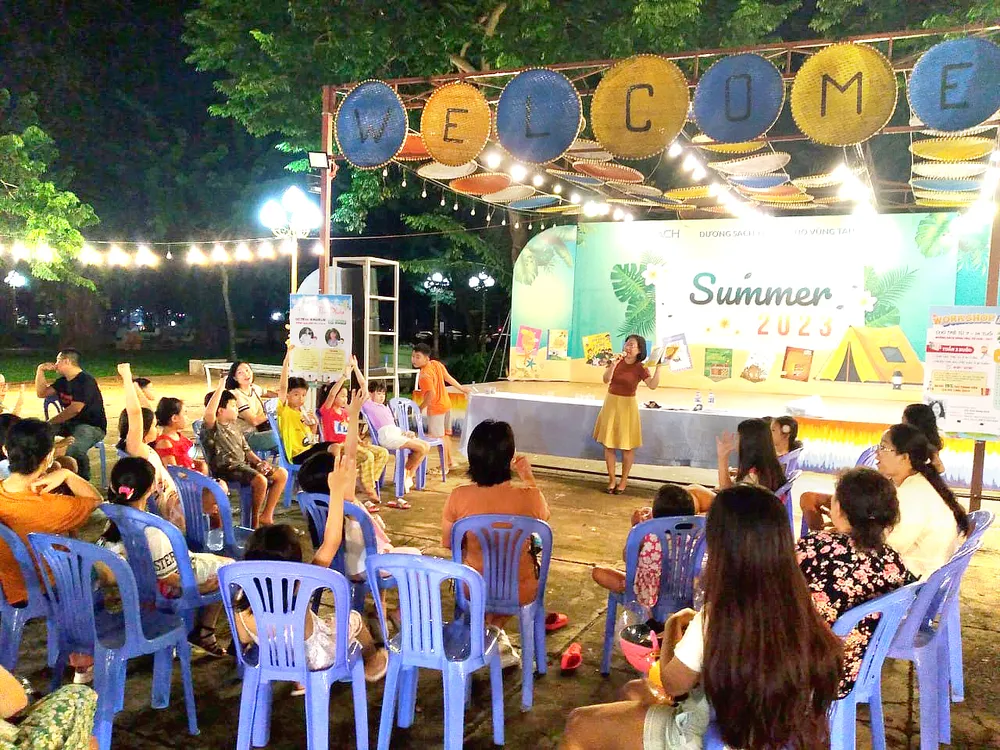 Một hoạt động của CLB Vui cùng sách sinh hoạt vào cuối tuần tại Đường sách Vũng Tàu Một hoạt động của CLB Vui cùng sách sinh hoạt vào cuối tuần tại Đường sách Vũng Tàu