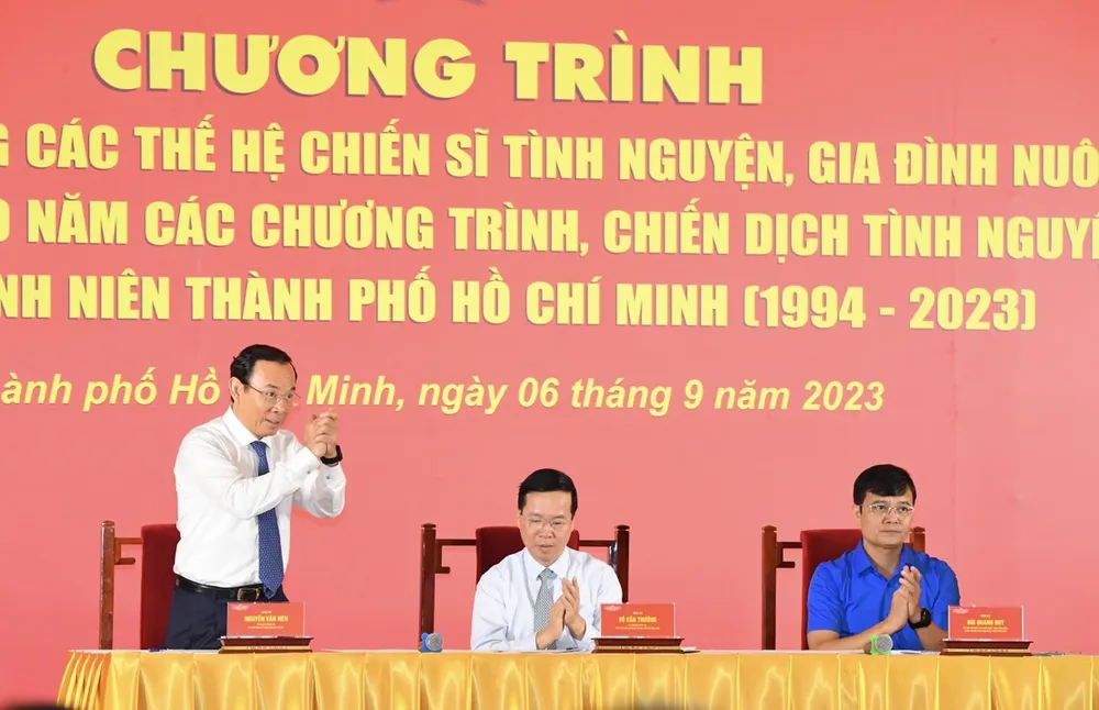 Bí thư Thành ủy TPHCM Nguyễn Văn Nên tại buổi gặp gỡ và biểu dương các thế hệ chiến sĩ tình nguyện, gia đình nuôi tiêu biểu. Ảnh VIỆT DŨNG