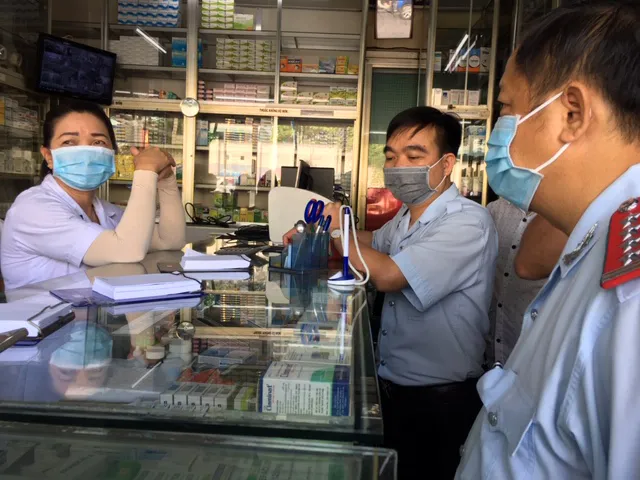 Thanh tra Bộ Y tế kiểm tra một nhà thuốc trên địa bàn Hà Nội Thanh tra Bộ Y tế kiểm tra một nhà thuốc trên địa bàn Hà Nội