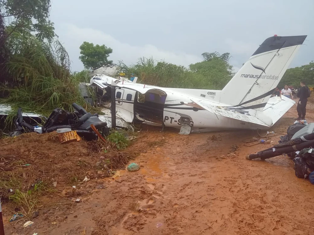 Hình ảnh được cho là chụp từ hiện trường vụ rơi máy bay tại Brazil. Nguồn: X@FL360AERO