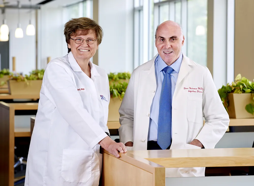 Hai nhà khoa học Katalin Karikó và Drew Weissman