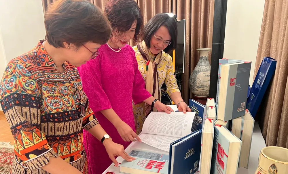 Tọa đàm về cuốn sách của Anh hùng Nguyễn Văn Lập tại Hy Lạp ảnh 1