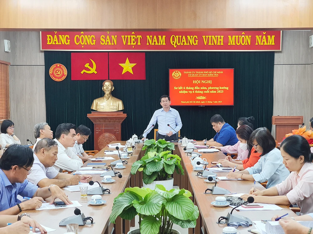 Chủ nhiệm Ủy ban Kiểm tra Thành ủy TPHCM Dương Ngọc Hải chủ trì một hội nghị sơ kết của cơ quan Ủy ban Kiểm tra. Ảnh: UBKT Thành ủy TPHCM