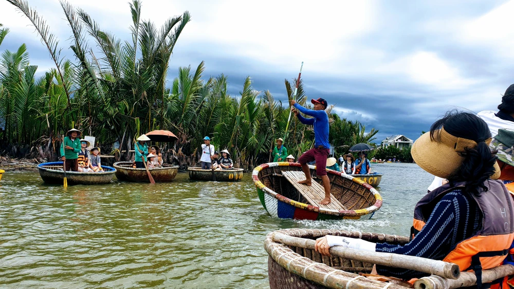 Rừng dừa Bảy Mẫu (rừng dừa Cẩm Thanh), cách TP Hội An (Quảng Nam) khoảng 3km, là một trong những điểm đến được hưởng lợi từ di sản