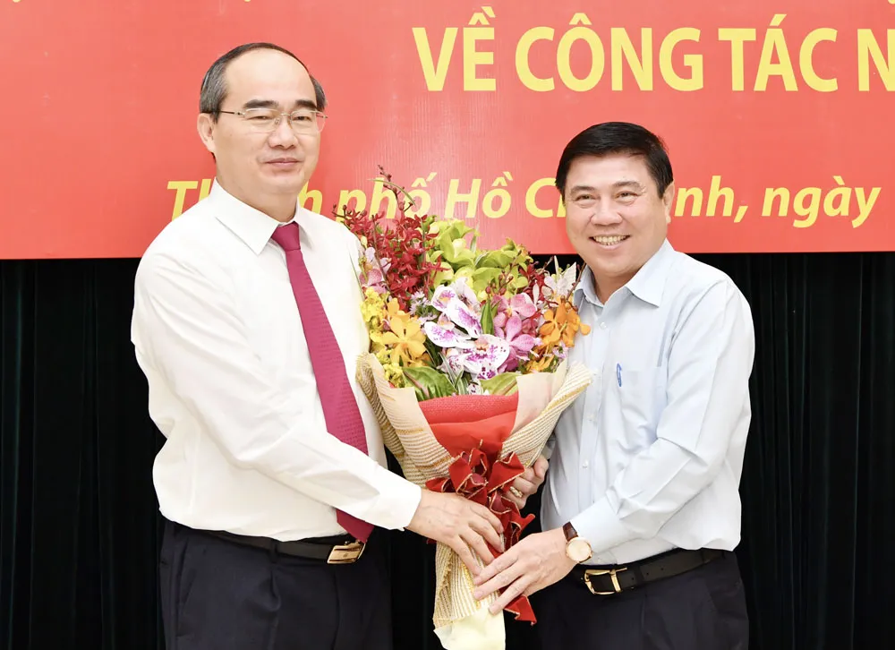 Đồng chí Nguyễn Thiện Nhân nhận quyết định làm Bí thư Thành ủy TPHCM ảnh 4 Đồng chí Nguyễn Thiện Nhân nhận quyết định làm Bí thư Thành ủy TPHCM ảnh 4