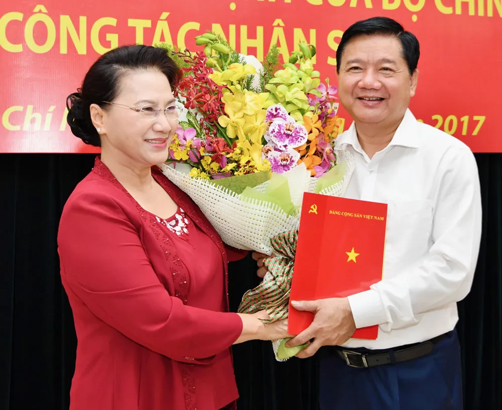 Đồng chí Nguyễn Thiện Nhân nhận quyết định làm Bí thư Thành ủy TPHCM ảnh 2 Đồng chí Nguyễn Thiện Nhân nhận quyết định làm Bí thư Thành ủy TPHCM ảnh 2
