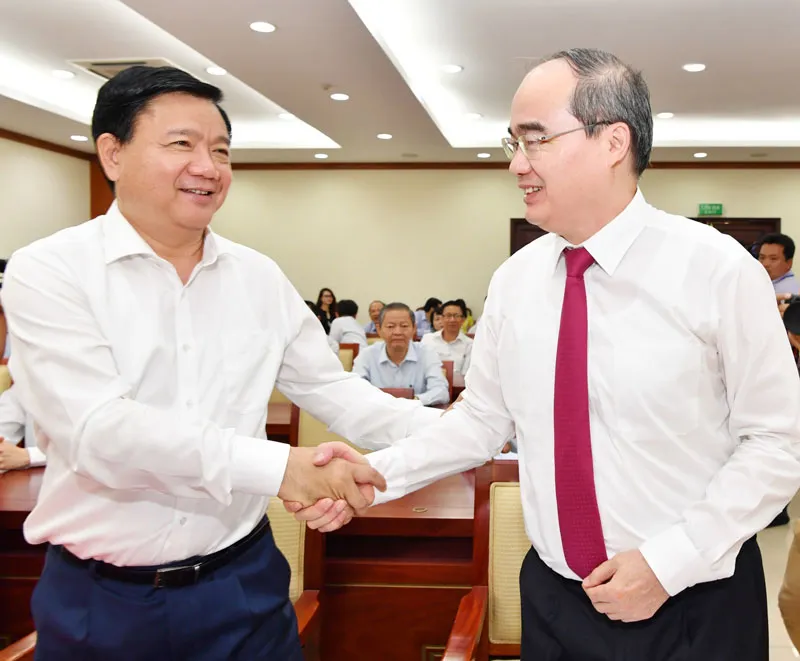 Đồng chí Nguyễn Thiện Nhân nhận quyết định làm Bí thư Thành ủy TPHCM ảnh 3 Đồng chí Nguyễn Thiện Nhân nhận quyết định làm Bí thư Thành ủy TPHCM ảnh 3