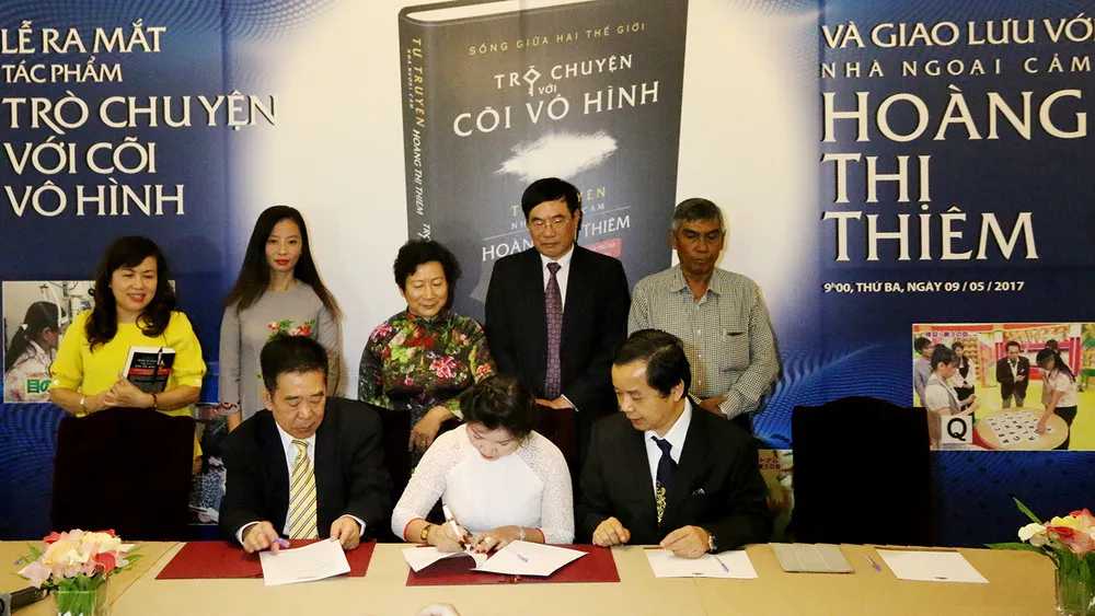 Sách về nhà ngoại cảm Việt Nam xuất ngoại ảnh 1