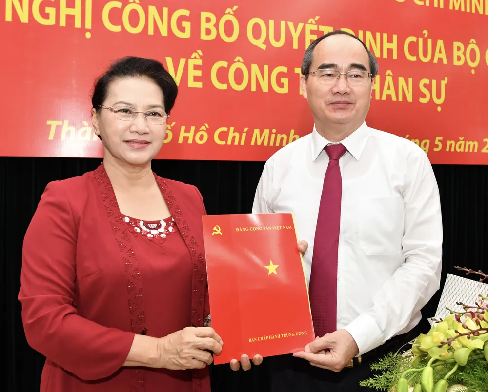 Đồng chí Nguyễn Thiện Nhân nhận quyết định làm Bí thư Thành ủy TPHCM ảnh 1 Đồng chí Nguyễn Thiện Nhân nhận quyết định làm Bí thư Thành ủy TPHCM ảnh 1