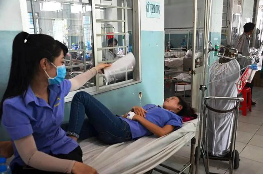 Thêm hàng chục công nhân nhập viện nghi ngộ độc thực phẩm ảnh 1 Thêm hàng chục công nhân nhập viện nghi ngộ độc thực phẩm ảnh 1
