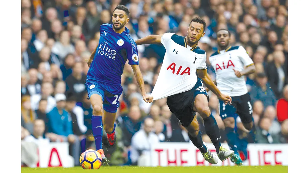 Leicester (trái) là một trong hai đối thủ khó chịu nhất với Tottenham ở mùa này.