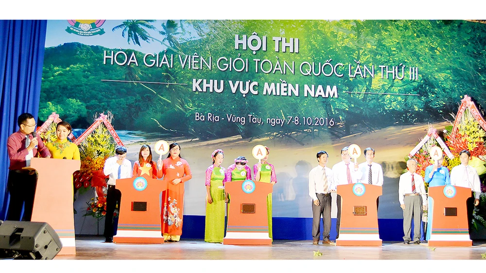 Kiến thức pháp luật và kỹ năng xử lý tình huống của các hòa giải viên cơ sở được nâng cao thông qua cuộc thi hòa giải viên giỏi