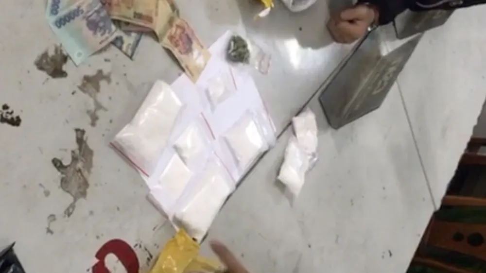 Triệt phá đường dây ma túy chuyên dùng ô tô giao hàng các tỉnh miền Tây ảnh 2 Triệt phá đường dây ma túy chuyên dùng ô tô giao hàng các tỉnh miền Tây ảnh 2