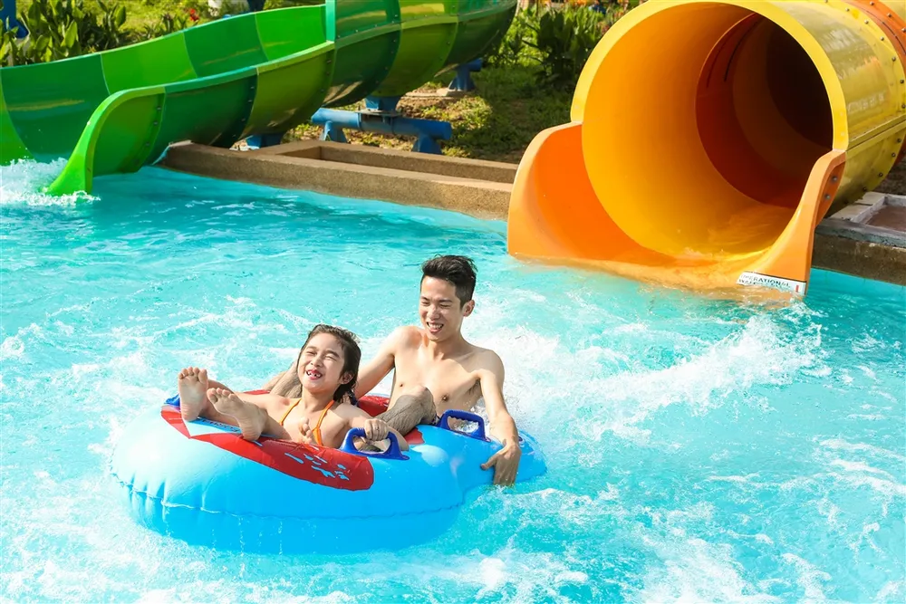 Du khách háo hức khám phá công viên nước hàng đầu khu vực tại Hạ Long ảnh 7