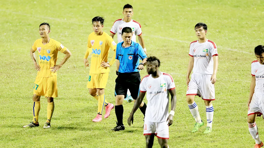 Trước lượt về V-League: “Lối ra hẹp” cho trọng tài ảnh 1