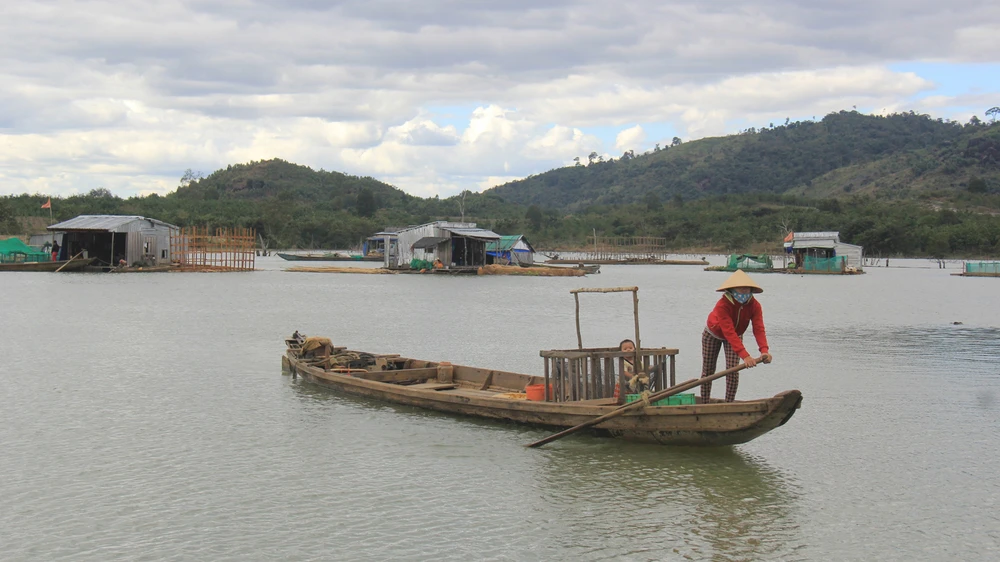 Một góc làng chài trên “ốc đảo”