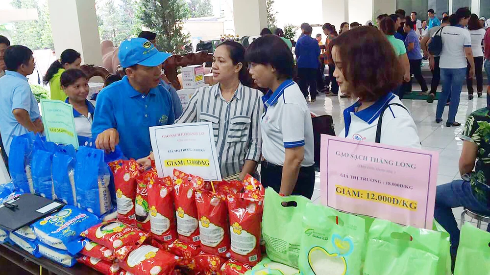 Công ty Kim Sáng đưa gạo sạch, giá rẻ hơn thị trường đến tay công nhân