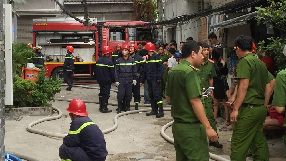 Lực lượng chữa cháy có mặt tại hiện trường