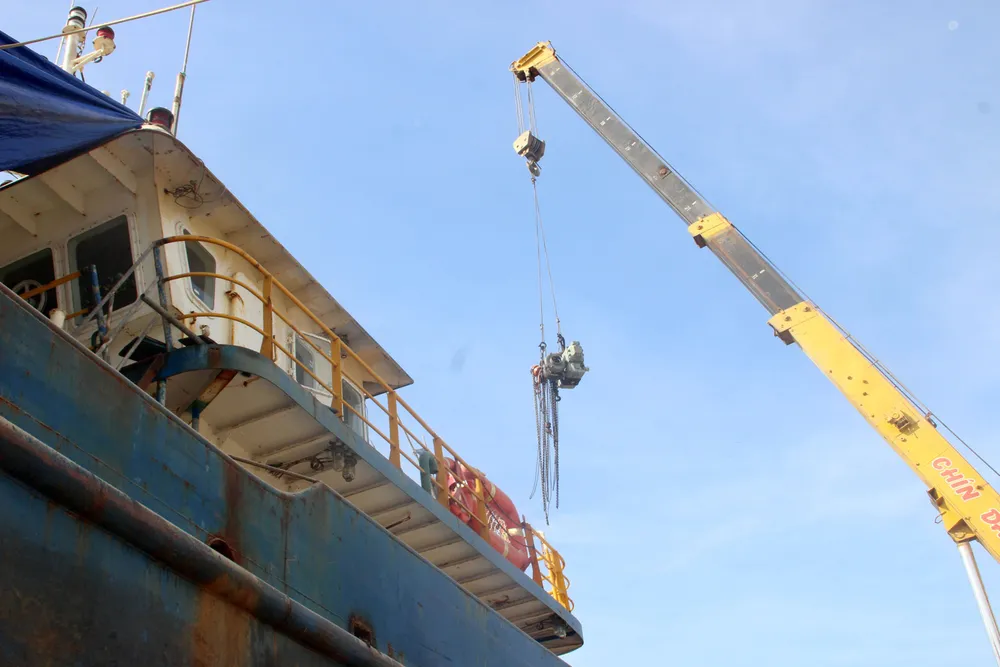Sự cố tàu vỏ thép: Doanh nghiệp bóc 3 máy tàu hàng “chợ”, thay lại máy chính hãng ảnh 6