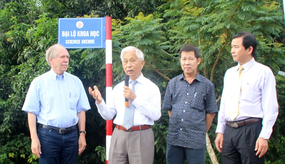 Giáo sư Gerardus ’t Hooft đặt tên đường khoa học đầu tiên tại Việt Nam ảnh 3