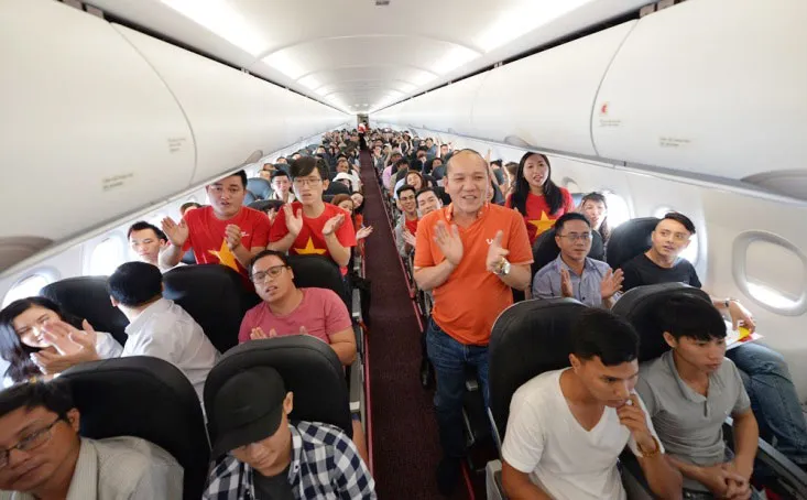 Mừng tết độc lập, khách Vietjet được nhận quà và cùng hát acapella ảnh 5 Mừng tết độc lập, khách Vietjet được nhận quà và cùng hát acapella ảnh 5
