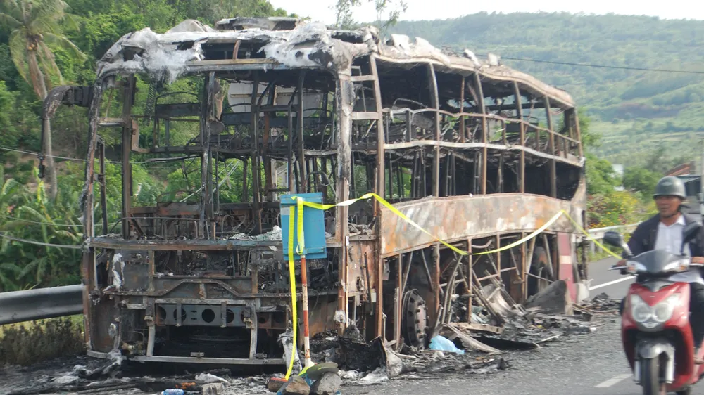 VIDEO: Cháy xe giường nằm, 17 người may mắn thoát nạn ảnh 1