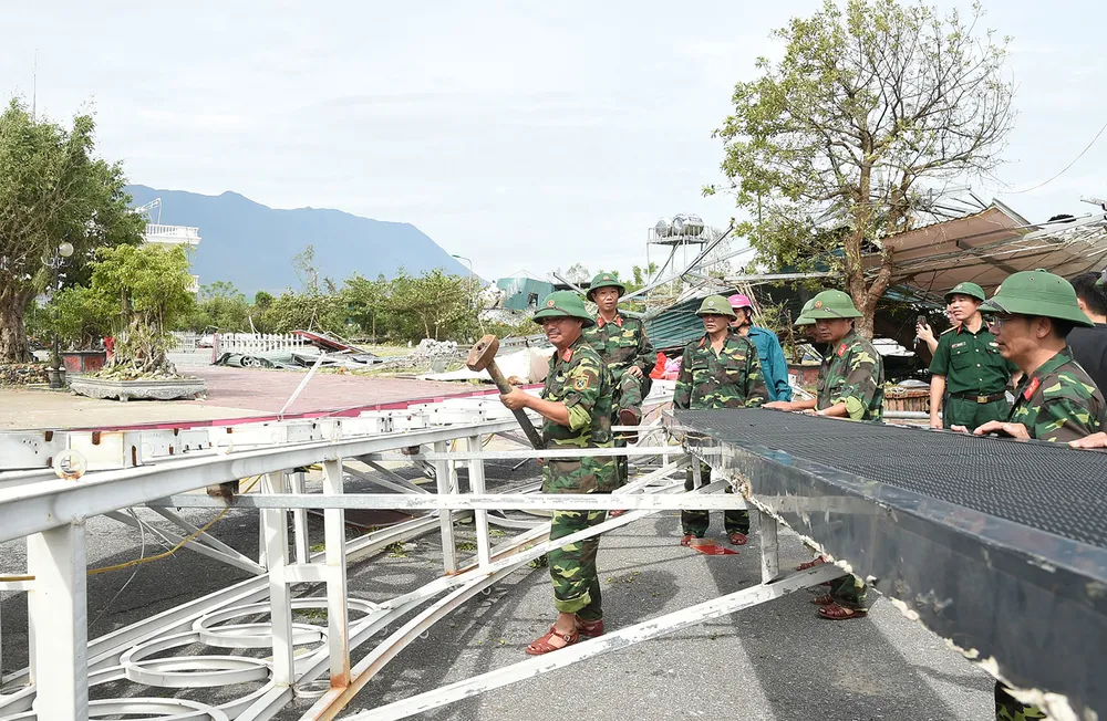 Thủ tướng: “Không để còn cảnh tiêu điều” những nơi bão đi qua ảnh 9
