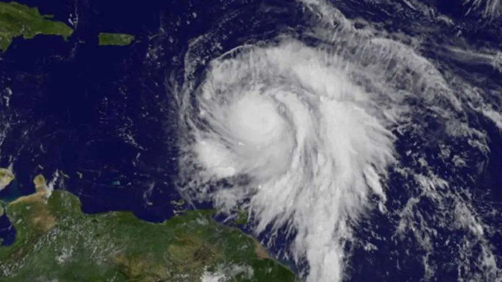 Bão Maria mạnh lên thành bão cấp 5, tiến sâu vào Caribbean ảnh 1