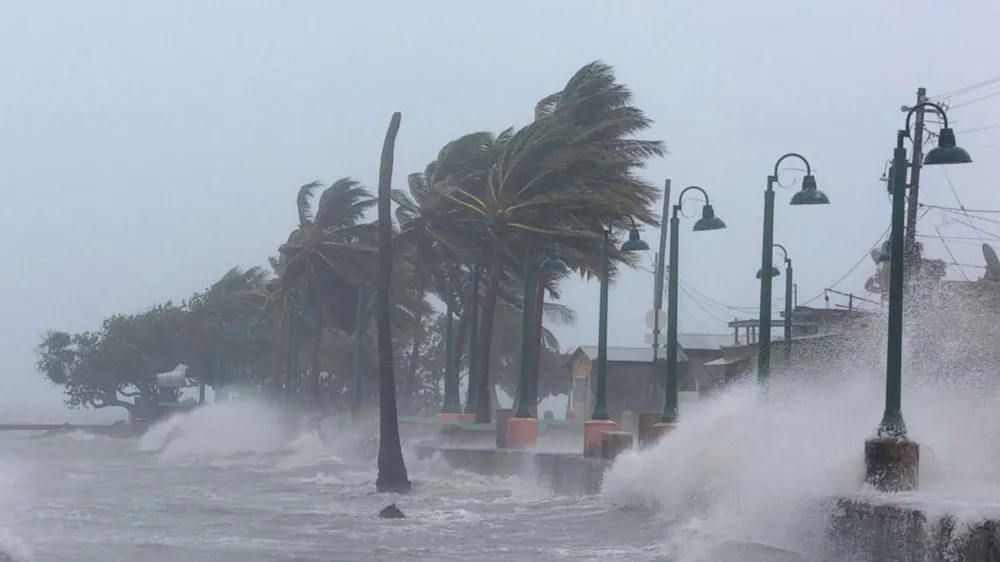 Bão Maria mạnh lên thành bão cấp 5, tiến sâu vào Caribbean ảnh 4