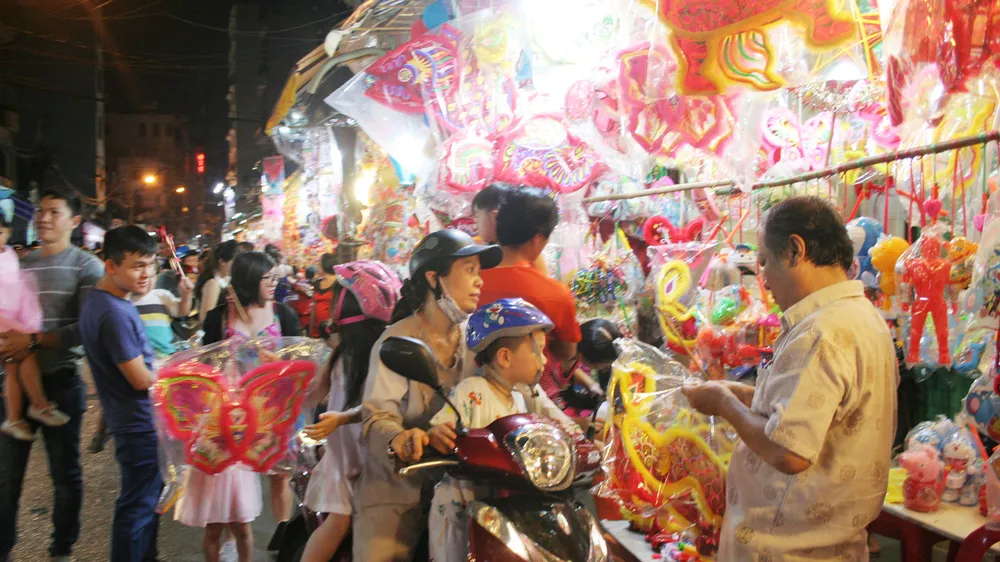 Phố lồng đèn quận 5 nhộn nhịp mùa Trung thu ảnh 6