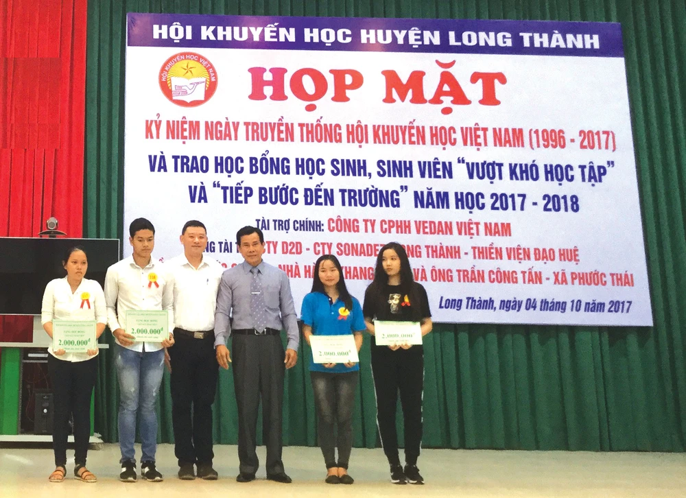 Vedan Việt Nam trao học bổng cho học sinh, sinh viên vượt khó học tập và tiếp sức đến trường năm 201 ảnh 1 Vedan Việt Nam trao học bổng cho học sinh, sinh viên vượt khó học tập và tiếp sức đến trường năm 201 ảnh 1