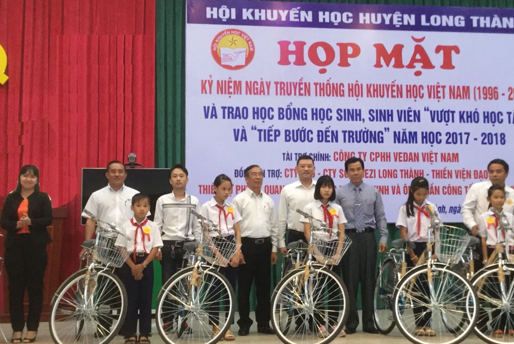 Vedan Việt Nam trao học bổng cho học sinh, sinh viên vượt khó học tập và tiếp sức đến trường năm 201 ảnh 2 Vedan Việt Nam trao học bổng cho học sinh, sinh viên vượt khó học tập và tiếp sức đến trường năm 201 ảnh 2