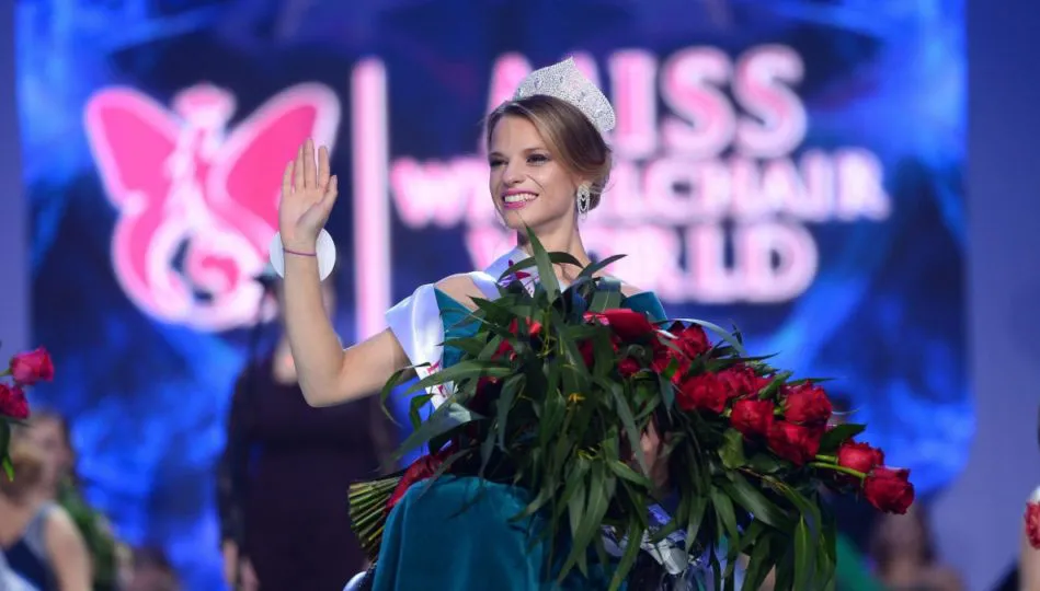 Nữ sinh viên Belarus đăng quang Hoa hậu ngồi xe lăn thế giới lần thứ nhất ảnh 1 Nữ sinh viên Belarus đăng quang Hoa hậu ngồi xe lăn thế giới lần thứ nhất ảnh 1