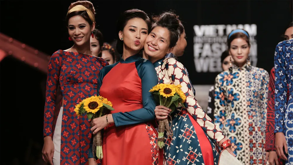 Ngô Thanh Vân tái xuất sàn catwalk, đẹp hút hồn trong BST “Cô Ba Sài Gòn“ ảnh 4