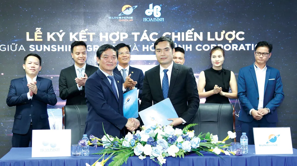 Hòa Bình và Sunshine Group ký kết hợp tác chiến lược