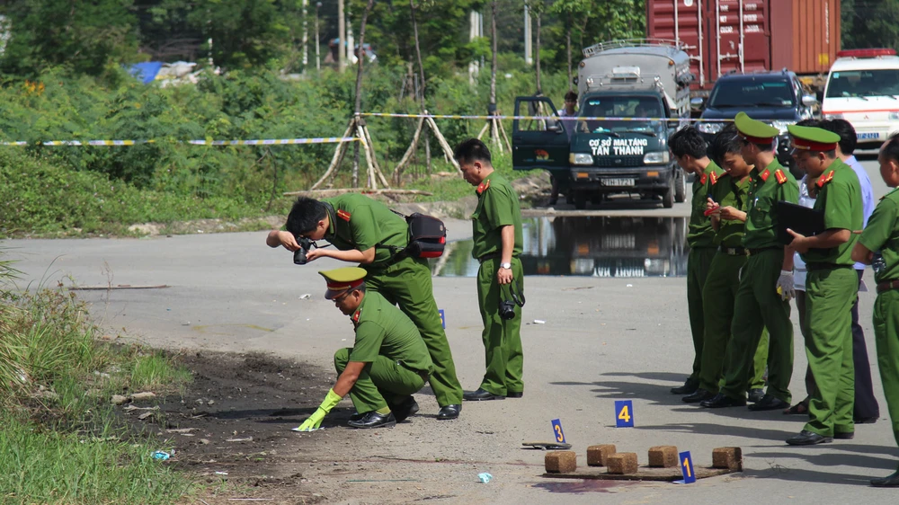 Công an khám nghiệm hiện trường