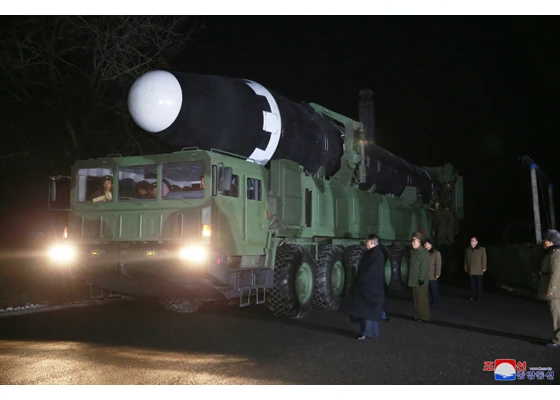 Triều Tiên công bố hình ảnh tên lửa Hwasong-15 ảnh 7 Triều Tiên công bố hình ảnh tên lửa Hwasong-15 ảnh 7