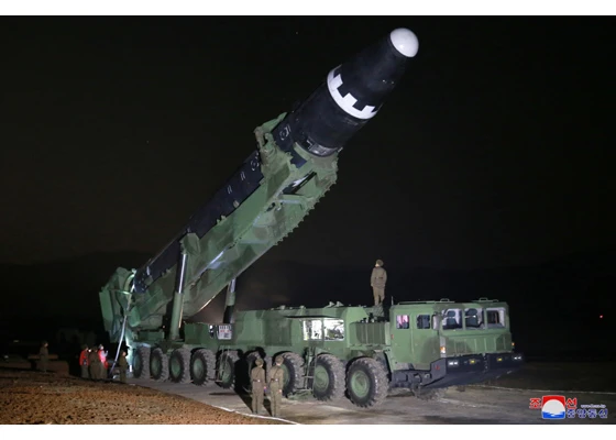 Triều Tiên công bố hình ảnh tên lửa Hwasong-15 ảnh 9 Triều Tiên công bố hình ảnh tên lửa Hwasong-15 ảnh 9