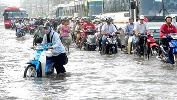 Triều cường Nam Bộ đạt đỉnh, thời tiết miền Bắc tiếp tục hanh khô